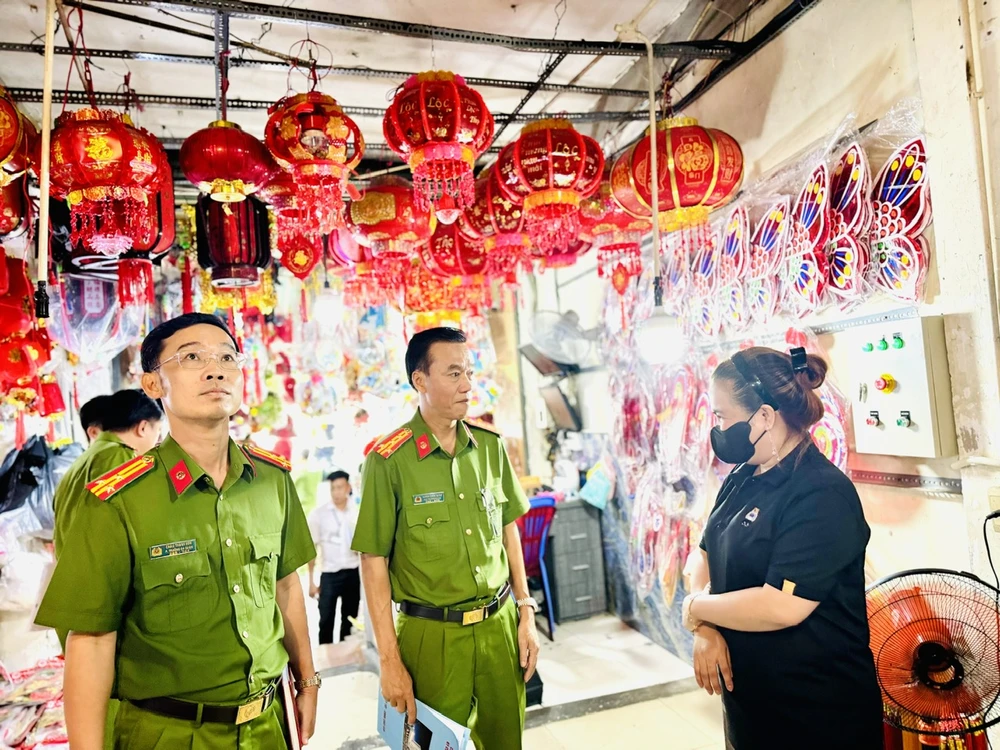 TPHCM: Kiểm tra PCCC các cơ sở kinh doanh đường Hải Thượng Lãn Ông