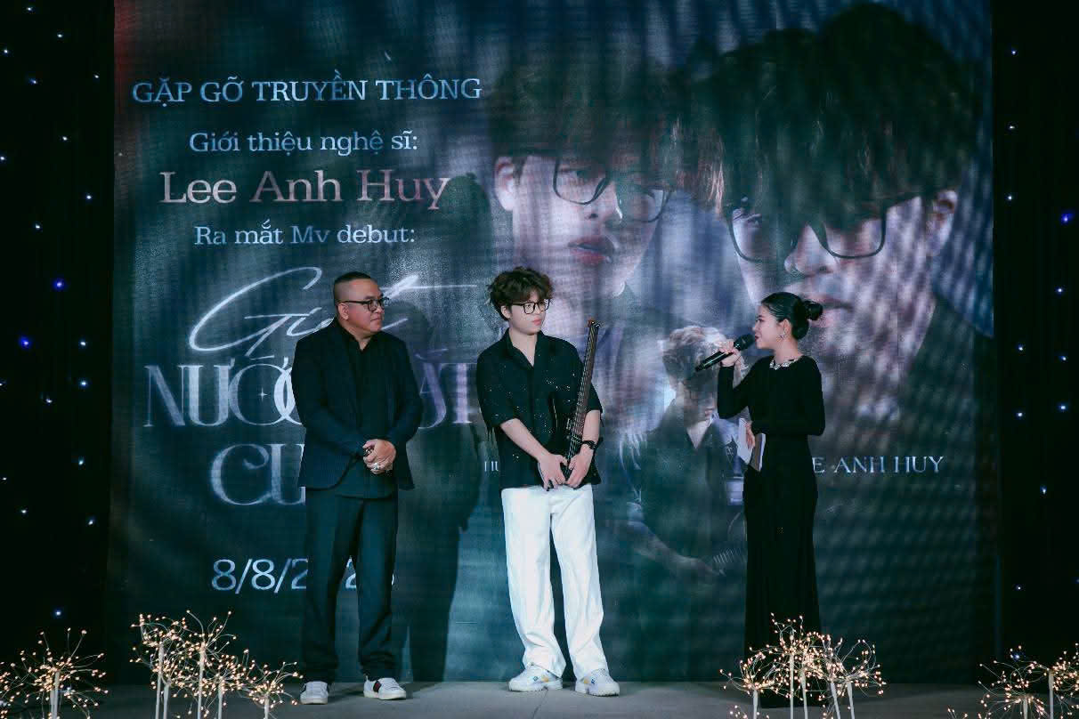 Ca sĩ Lee Anh Huy bật mí kế hoạch trình diễn vòng quanh các Trường Đại học sau khi ra mắt MV.