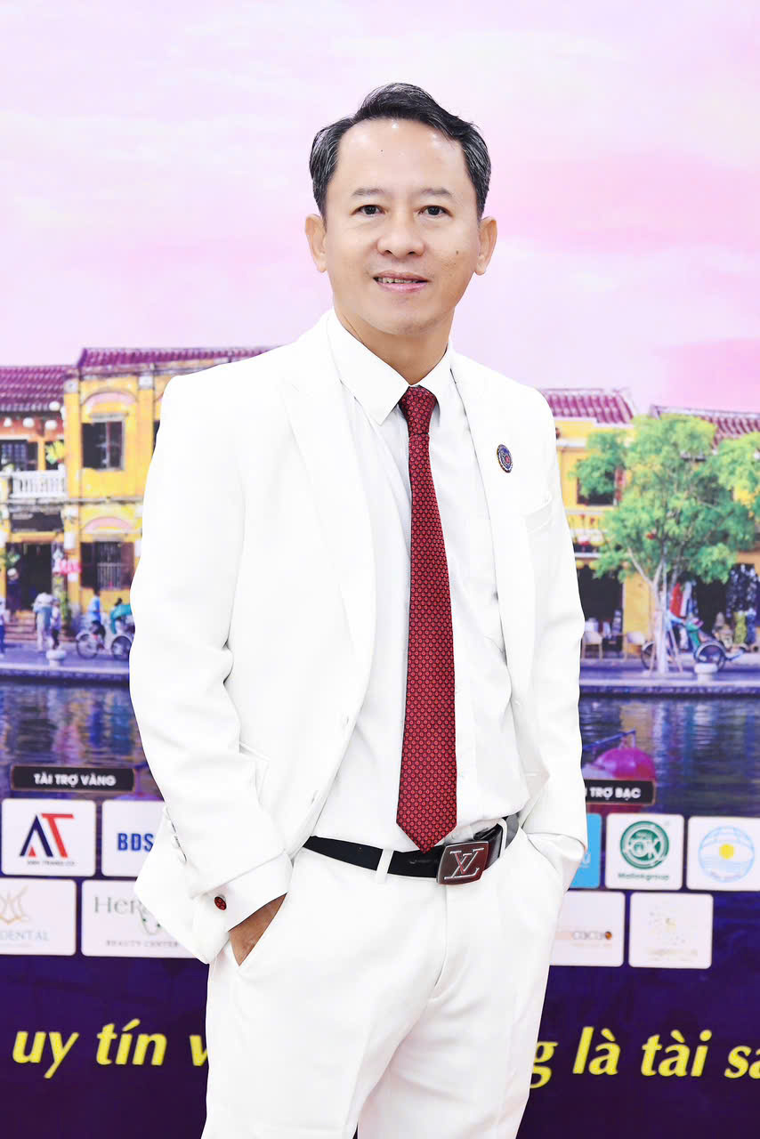 Tiến sĩ- Bác sĩ Nguyễn Ngọc Nhơn: Người kiến tạo vẻ đẹp Việt và dành tình yêu thương cho cộng đồng.