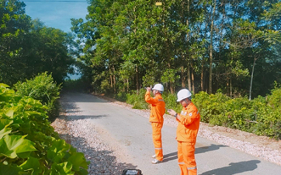 Điện lực Hòa Bình triển khai nhiều giải pháp vận hành an toàn lưới điện trong mùa hè