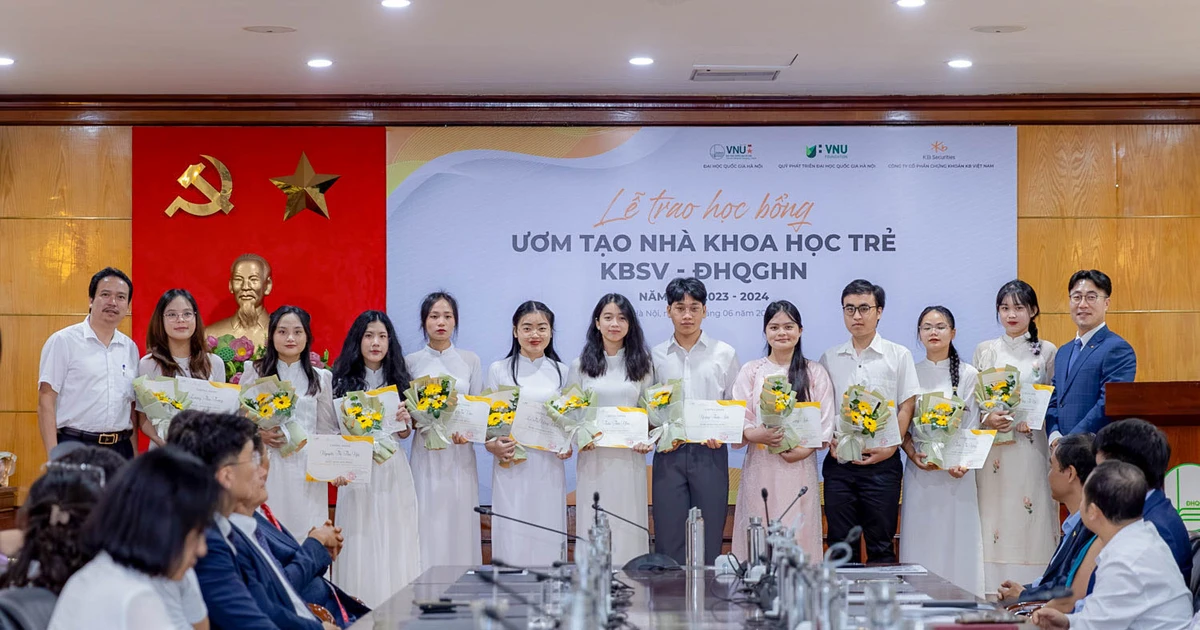 KBSV trao học bổng 1 tỷ đồng cho 40 sinh viên VNU