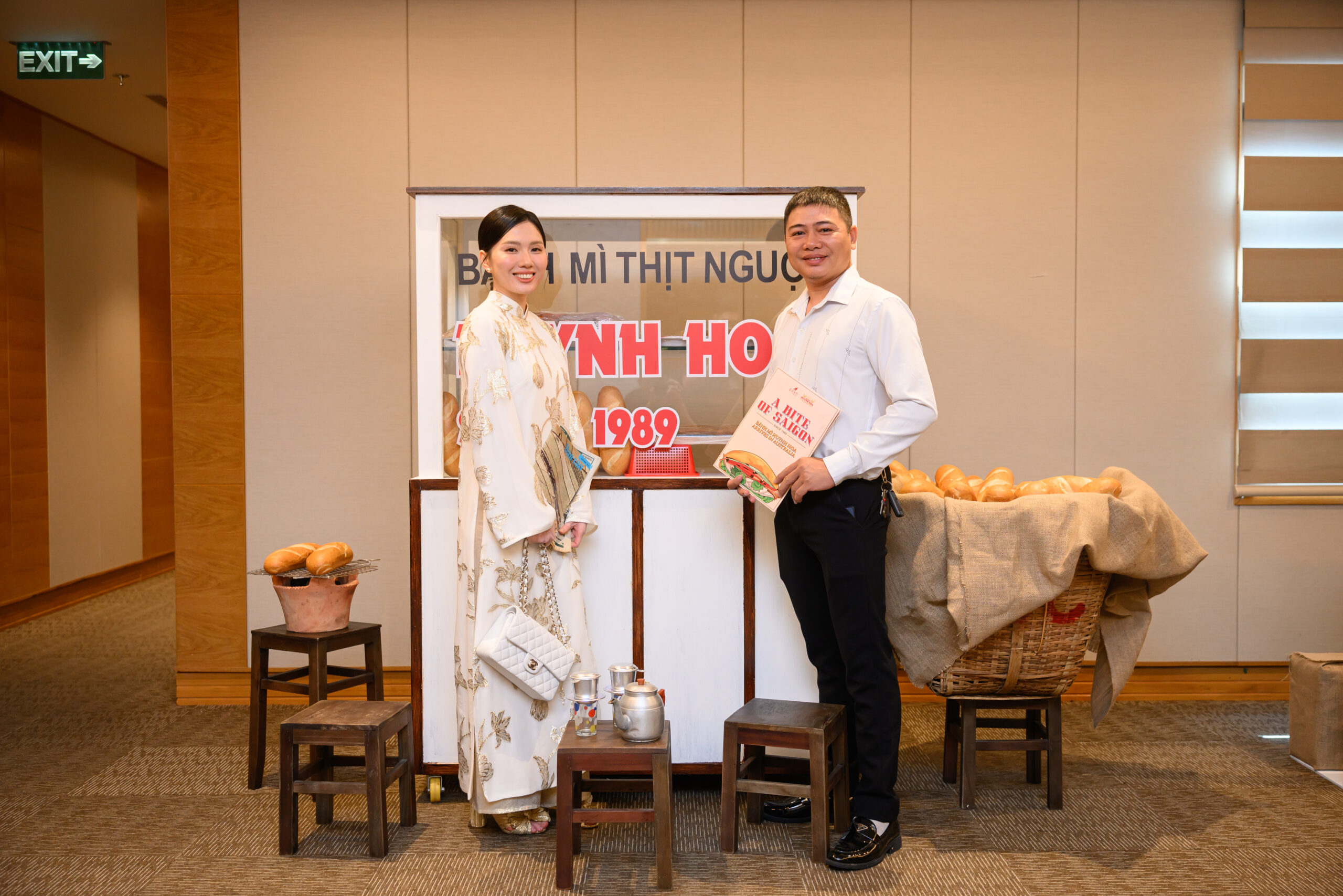 Posh Lifestyle bắt tay bà chủ Bánh mì Huỳnh Hoa đưa bánh mì sang Úc.