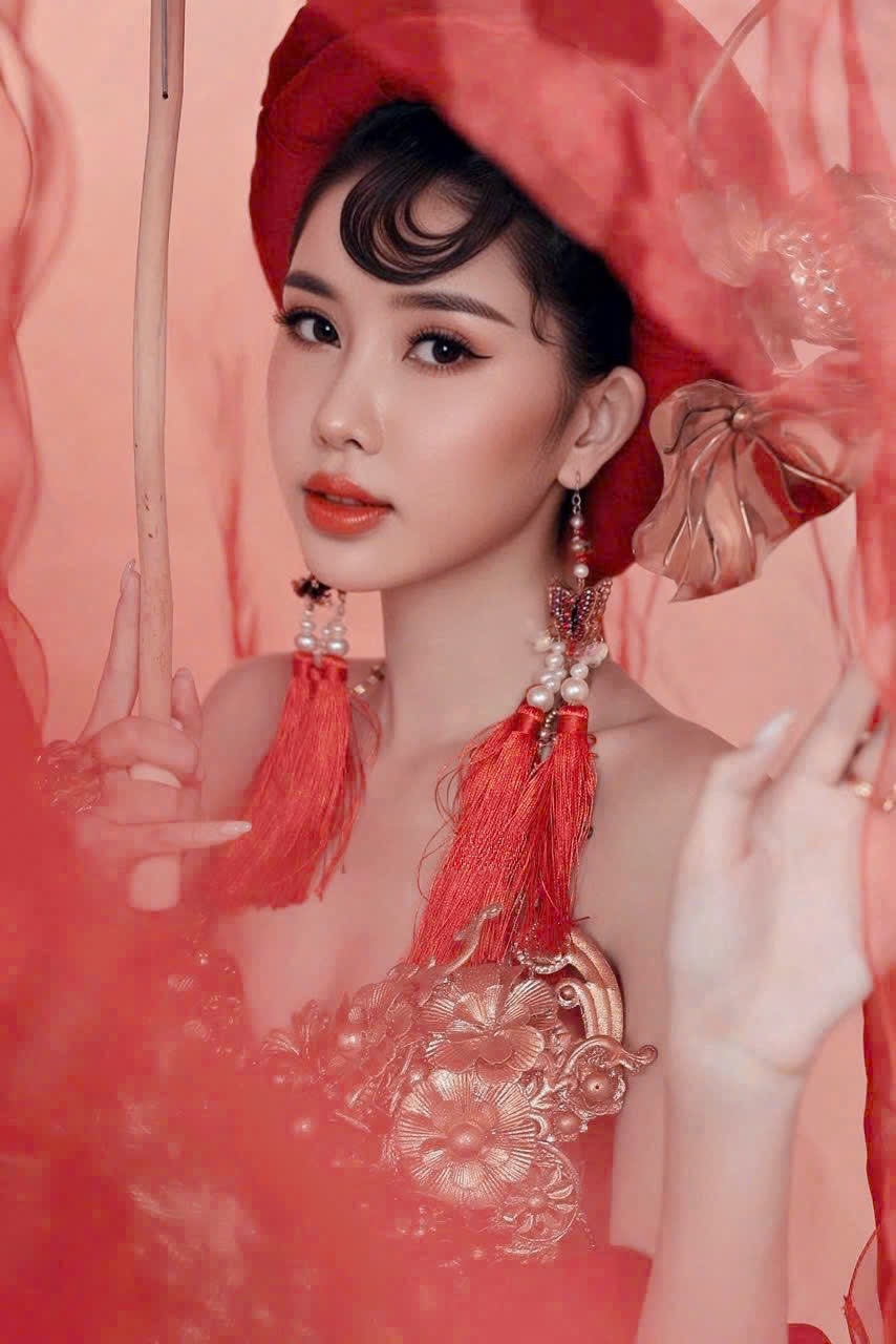 Hoa hậu Trịnh Thanh Hồng- Hóa Nữ thần sắc đẹp các gửi lời chúc trong ngày đầu năm 2026