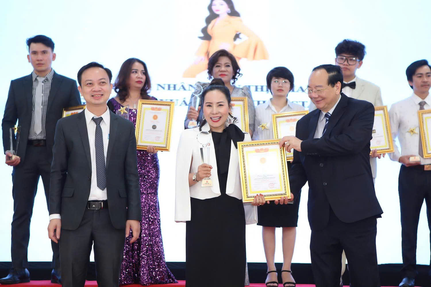 Hành trình một thập kỷ Queen Coffee: Kiên định với chất lượng để chinh phục người tiêu dùng Việt Hành trình một thập kỷ Queen Coffee: Kiên định với chất lượng để chinh phục người tiêu dùng Việt