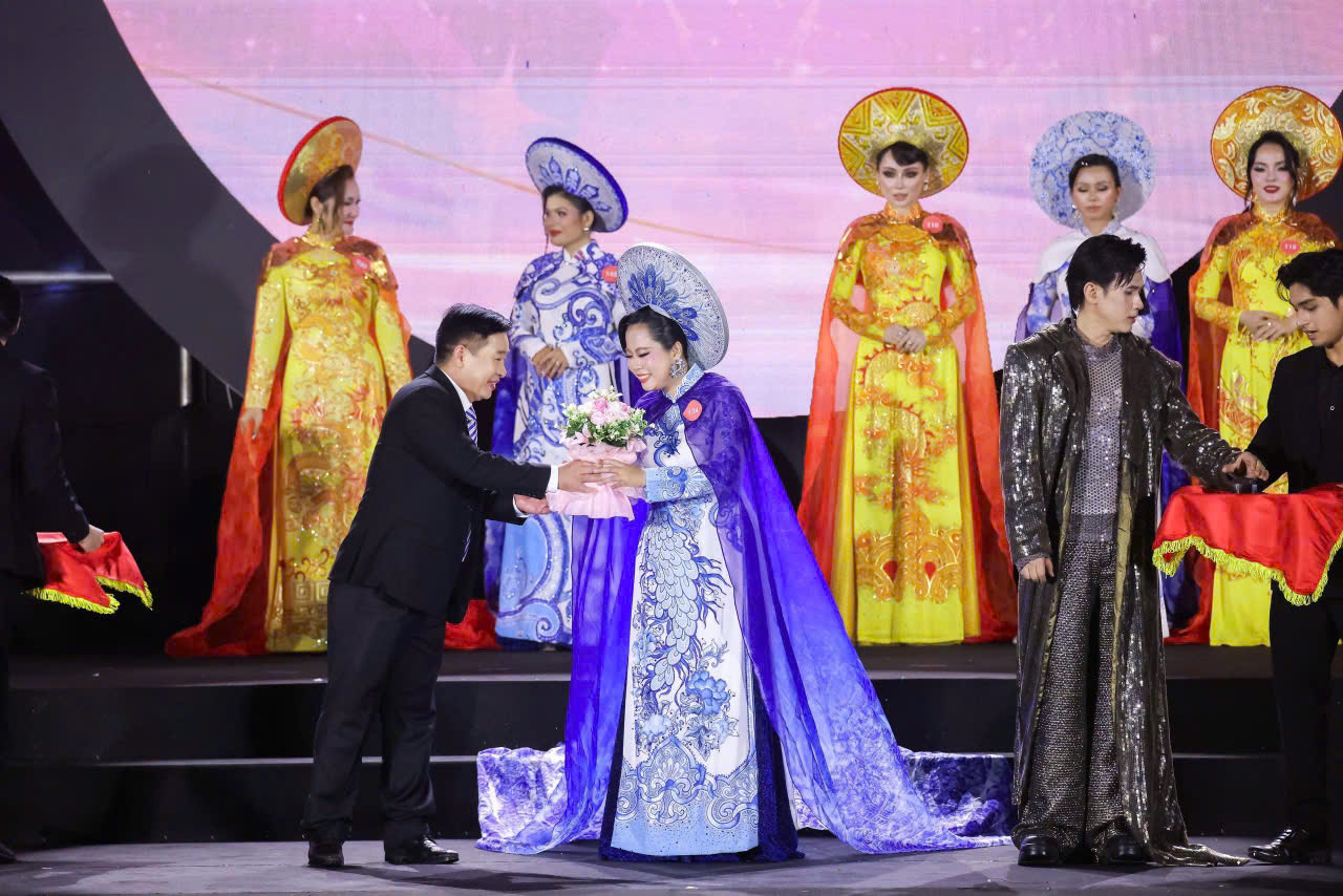 Hồ Kiều Thu- Tân Nữ hoàng điện ảnh bất ngờ đạt danh hiệu hoa hậu doanh nhân tự tin tỏa sáng